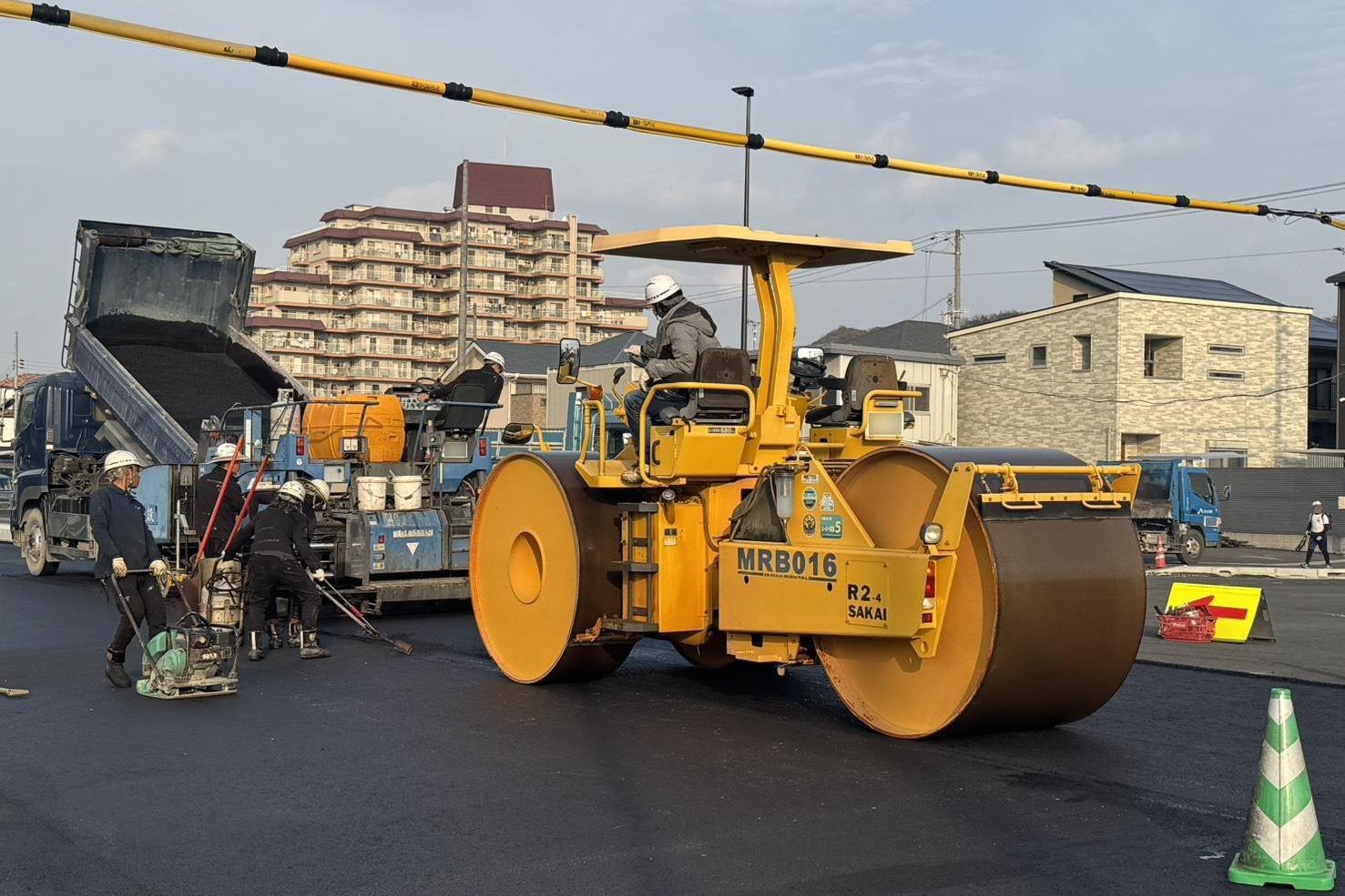 【未経験でも日給2万円のレンジ＆退職金制度あり】姫路市で舗装工事スタッフ募集！