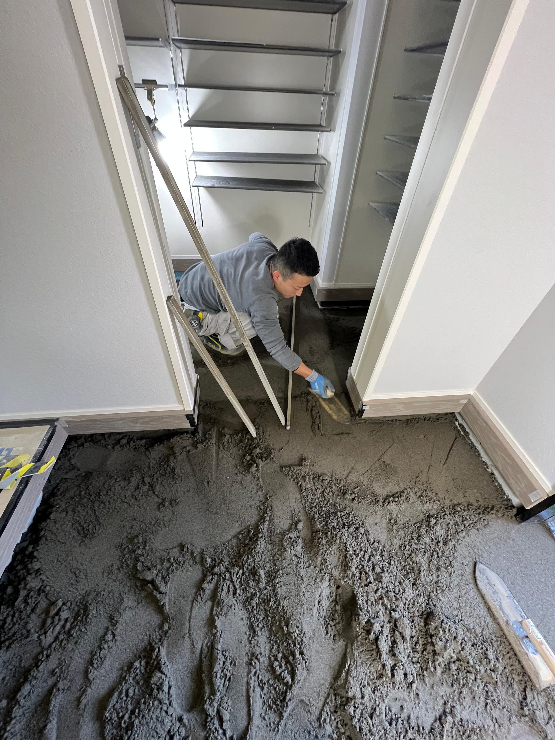 【20代活躍中/高卒歓迎】未経験から職人デビュー！建築タイル工事スタッフ募集