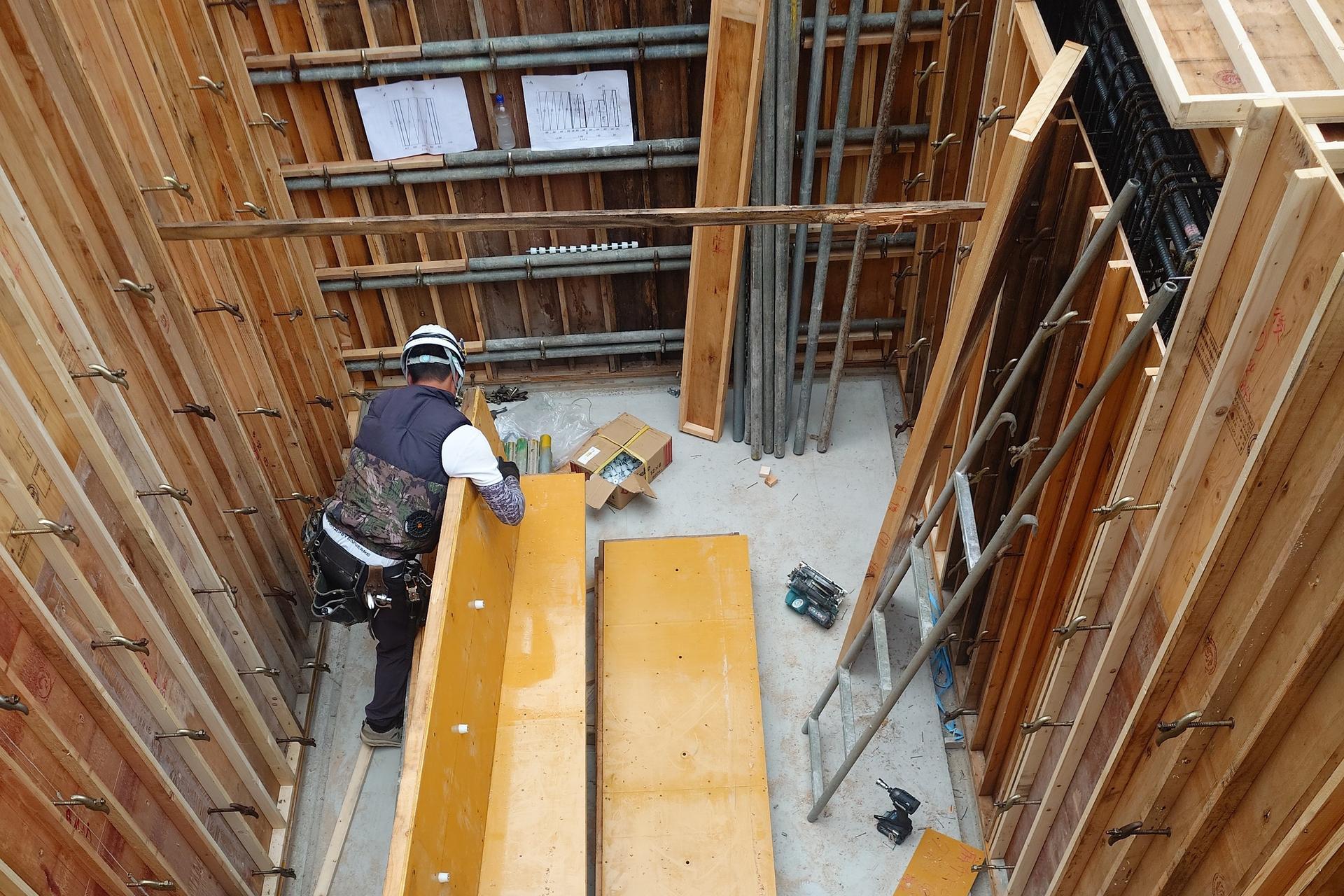 【月給25万＆社員寮完備・家族入居OK】横浜市で型枠工事スタッフ募集！ 2