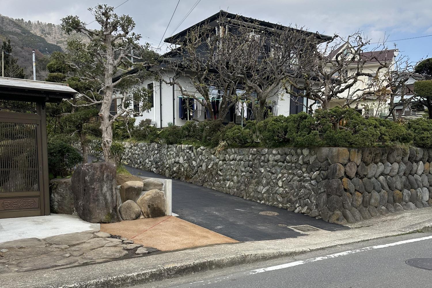 【未経験から年収420万円も可】松田町で土木・外構工事スタッフ募集！